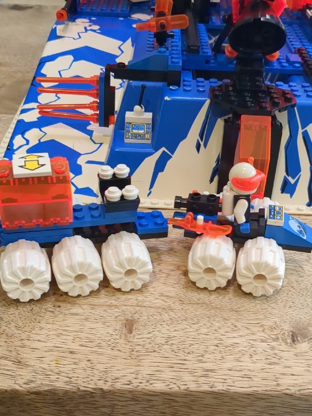 LEGO 6983 Ice Station Odyssey - RARE - Picture 7 of 15